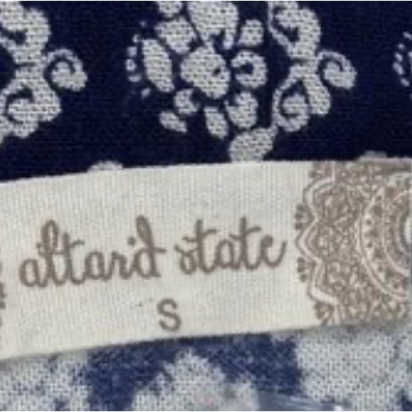 Altar’d  State Women’s tunic top in blue & white print. Size small. Like New. - Picture 5 of 7